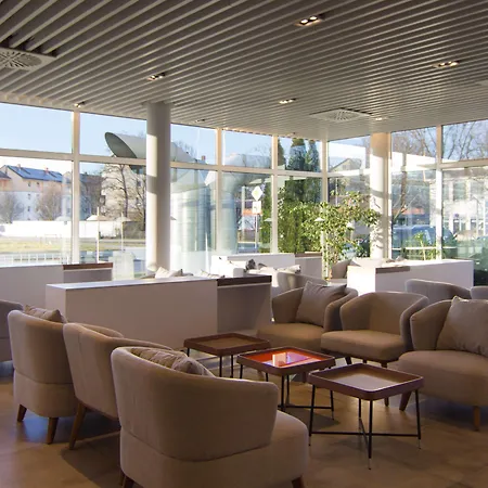 Western Frankfurt Airport فندق 3*