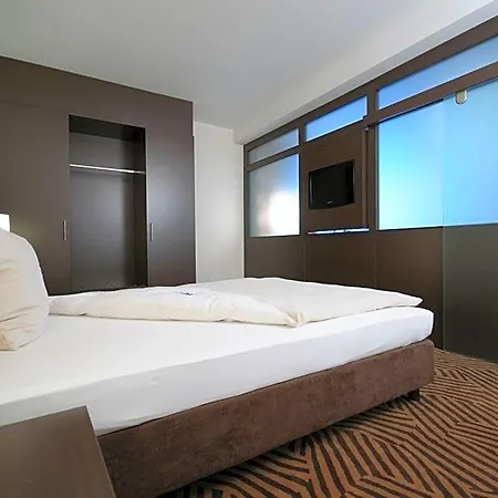 Western Frankfurt Airport 3*