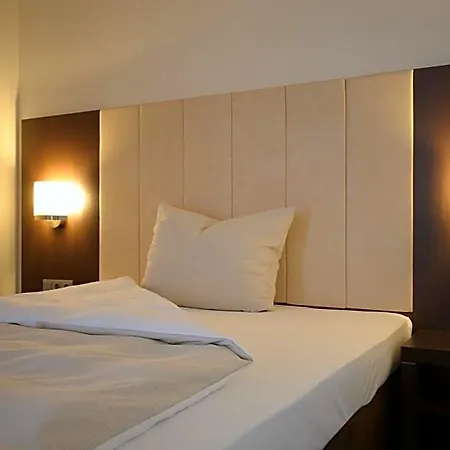 Western Frankfurt Airport 3*